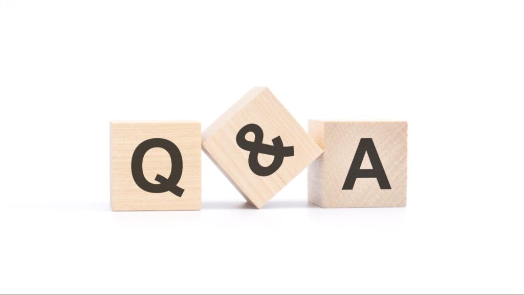 Q&Aと書かれた木製ブロック