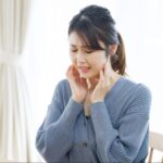 親知らずが痛む女性