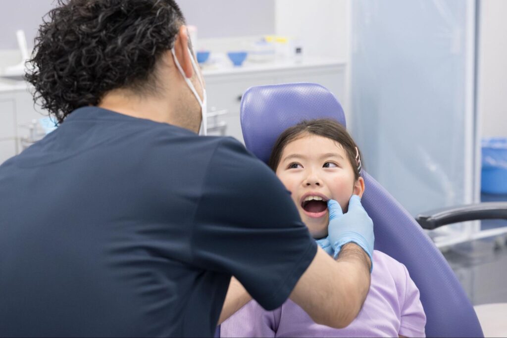 子どもの歯科検診の様子