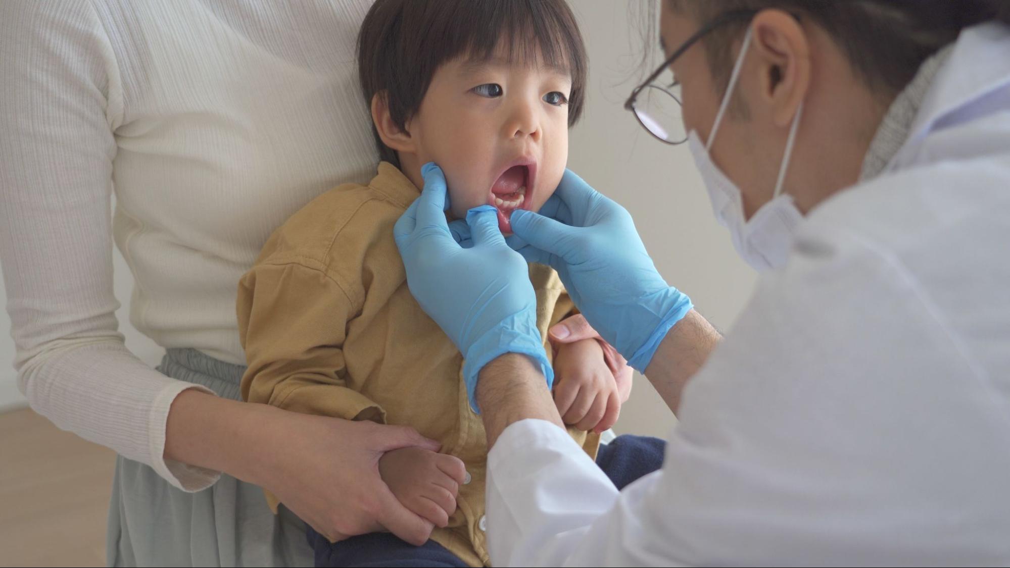 子どもの歯科検診の様子